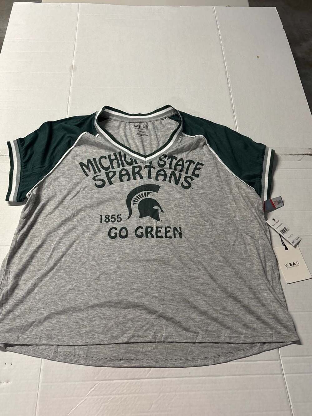 Wear by Erin Andrews Michigan State Spartans V-Neck T-Shirt Plus 2X New w Tags